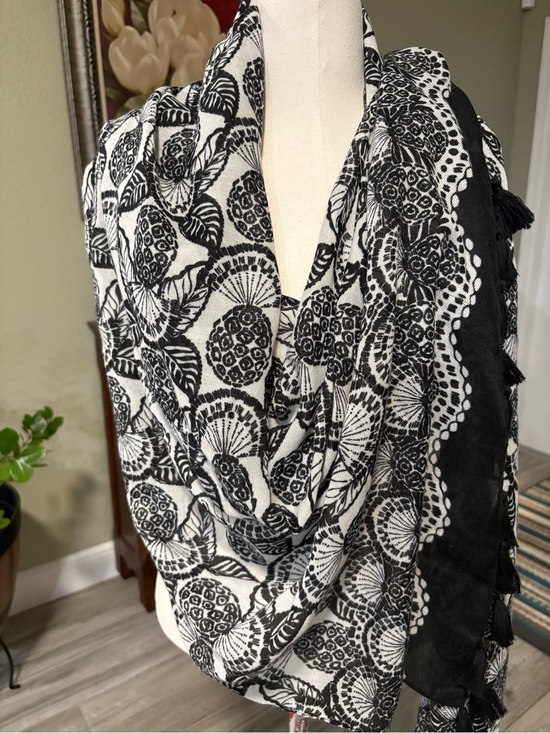 Lilly Pulitzer Accessories - Lilly Pulitzer Black and White Floral Scarf